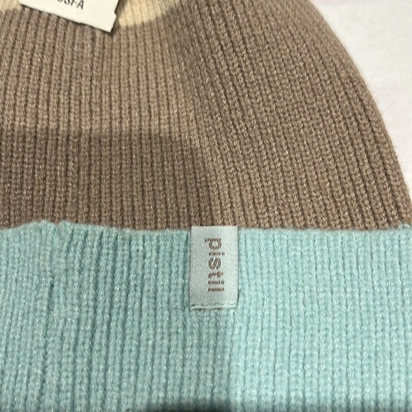 Pistil Woman’s Matisse Pom Hat - Picture 2 of 5